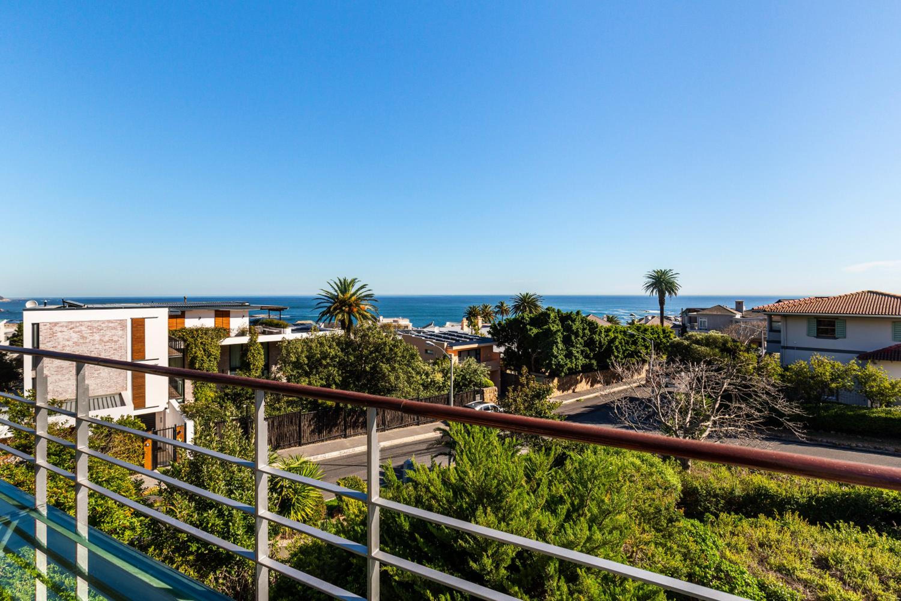Ocean view luxury villa with pool - Camps Bay view 4