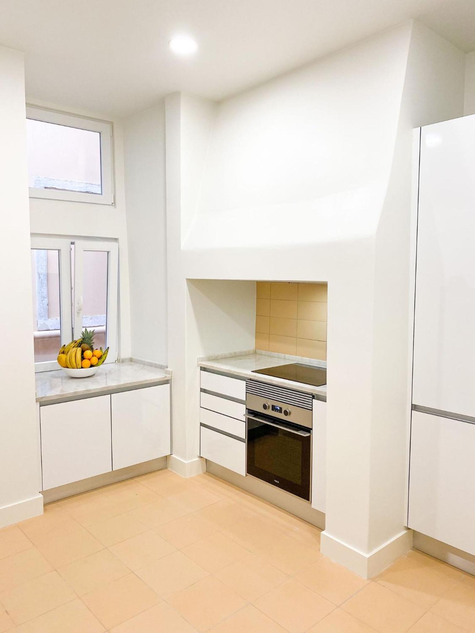 Spacious Historic Room on Rua Augusta