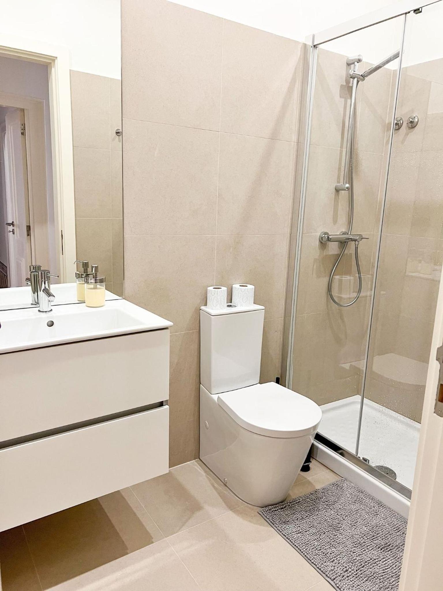 Spacious Historic Room on Rua Augusta