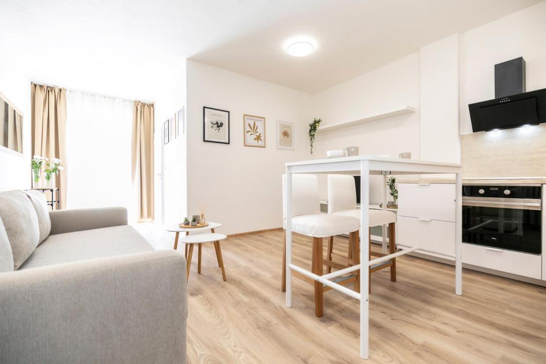 ALURE RESIDENCES 2 & 24h self check-in with private parking in garage view 5