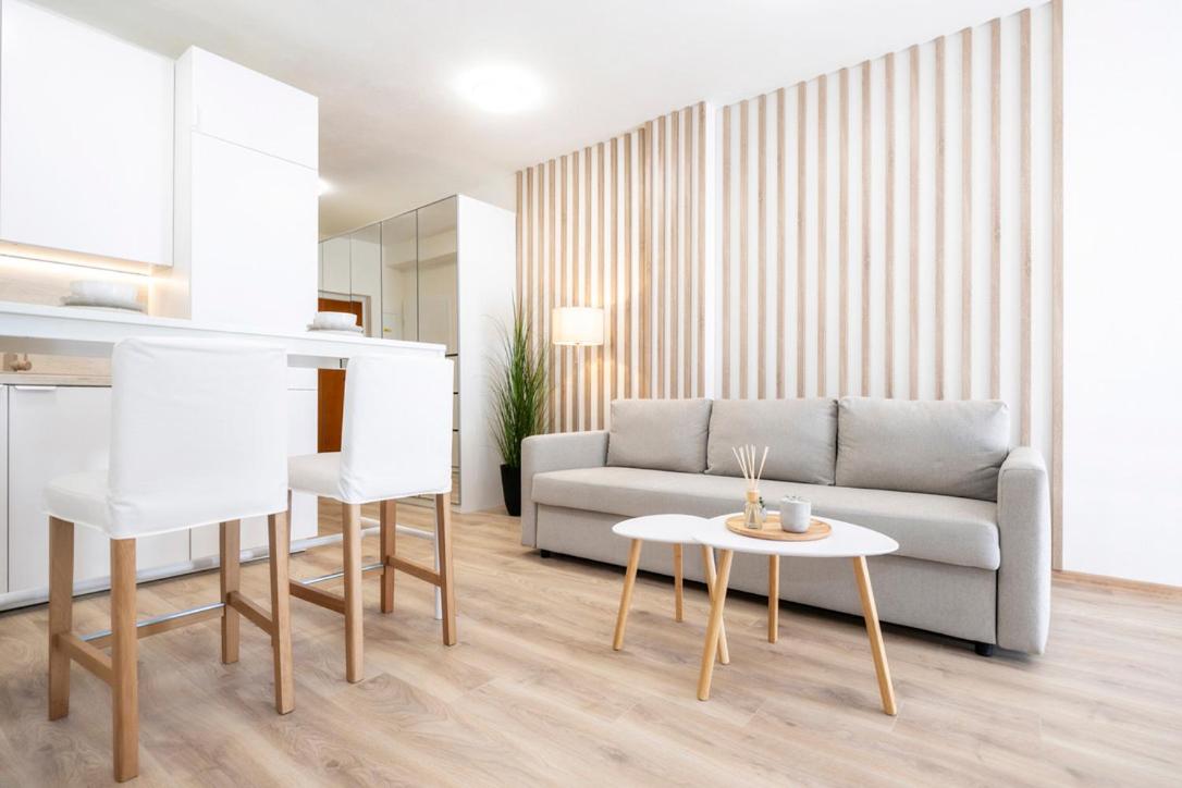 ALURE RESIDENCES 2 & 24h self check-in with private parking in garage view 2