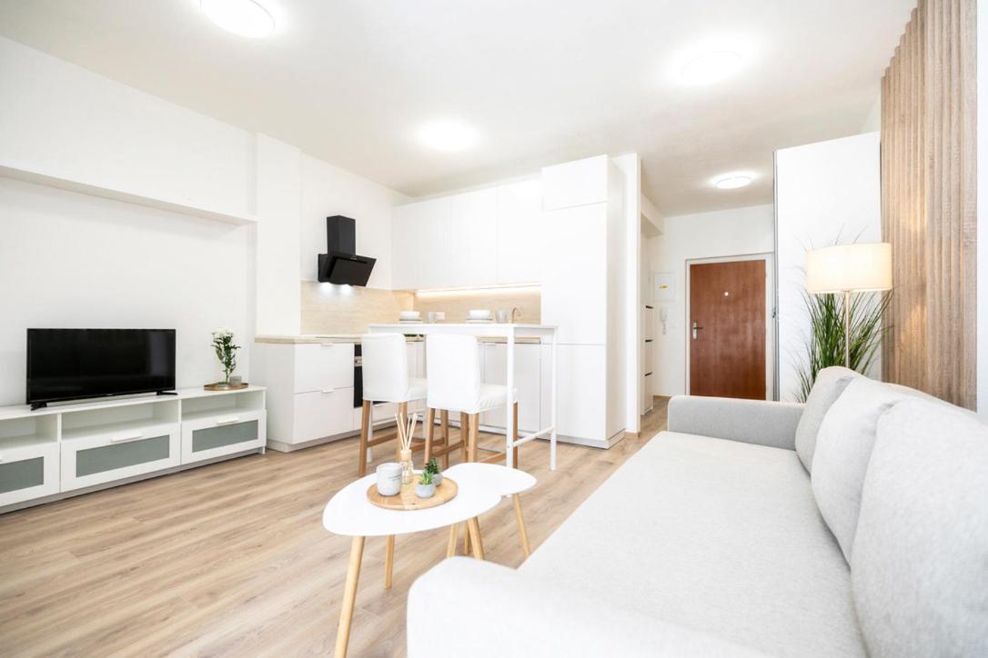 ALURE RESIDENCES 2 & 24h self check-in with private parking in garage view 4