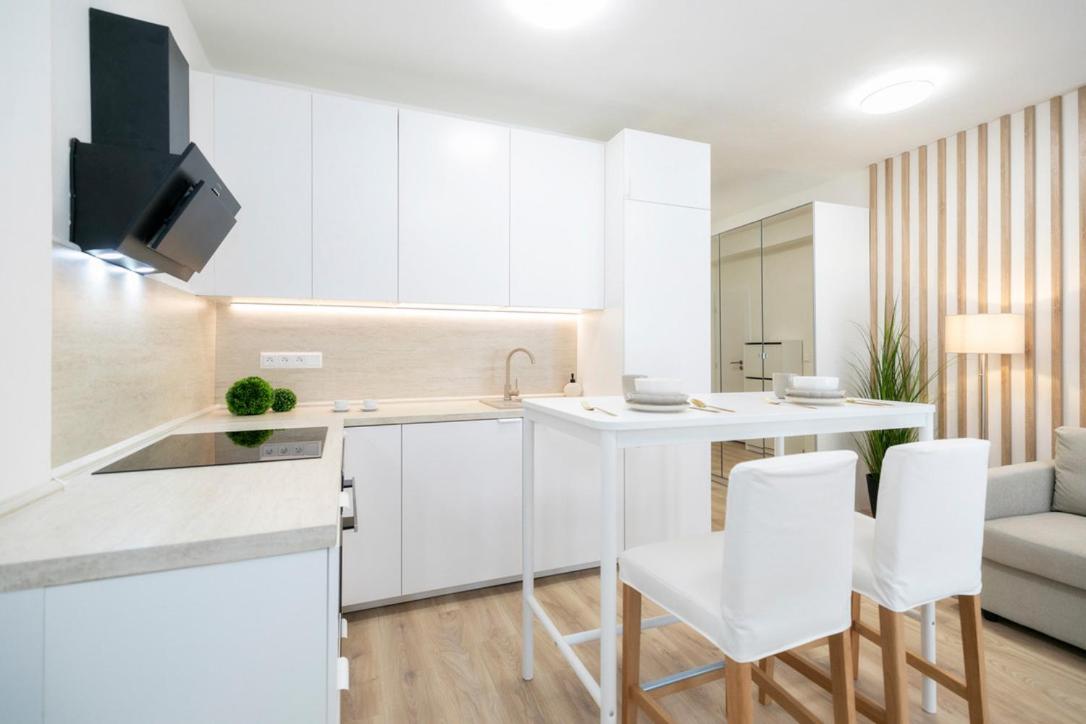 ALURE RESIDENCES 2 & 24h self check-in with private parking in garage view 3