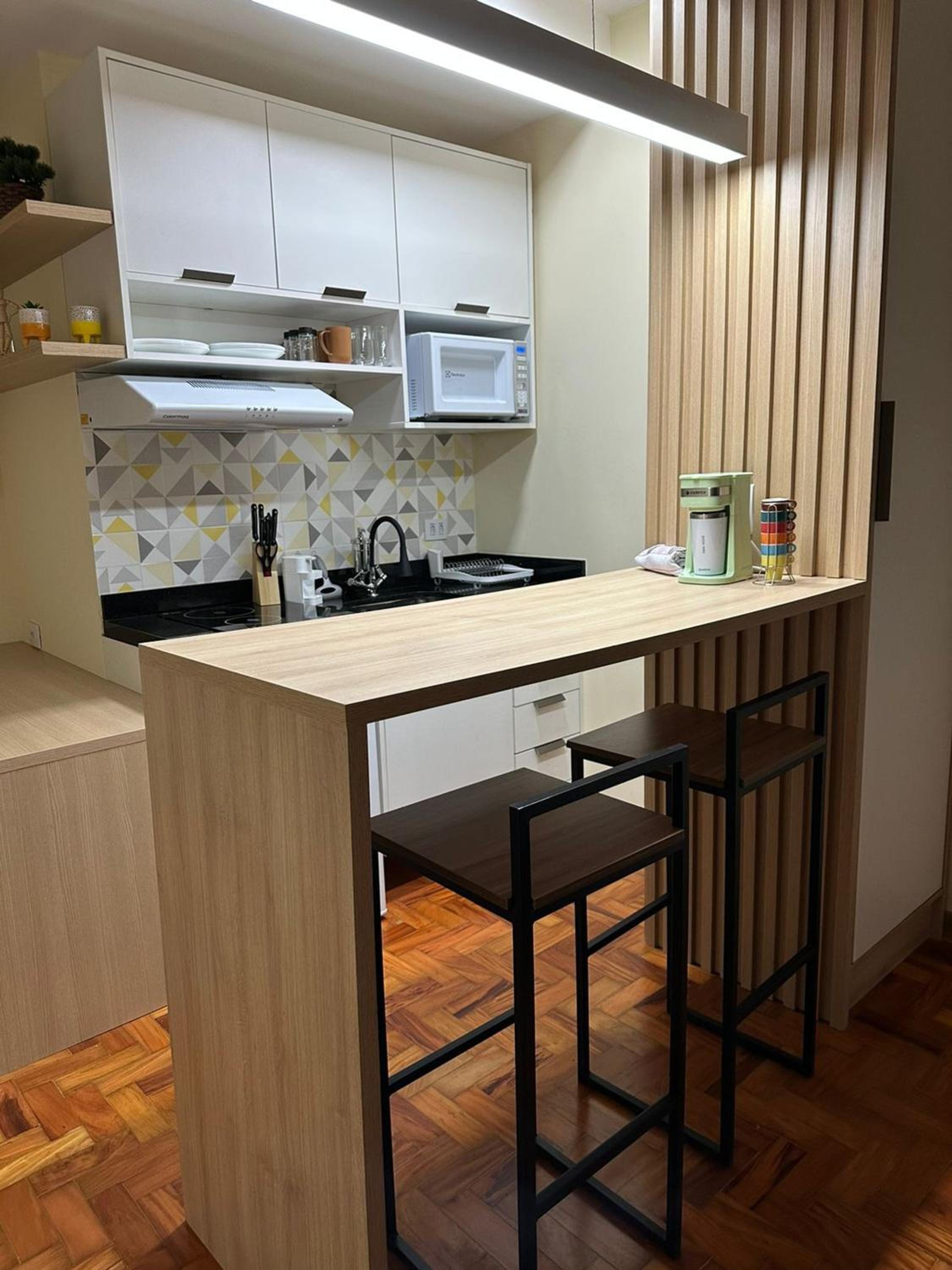 Prédio central com apartamentos reformados