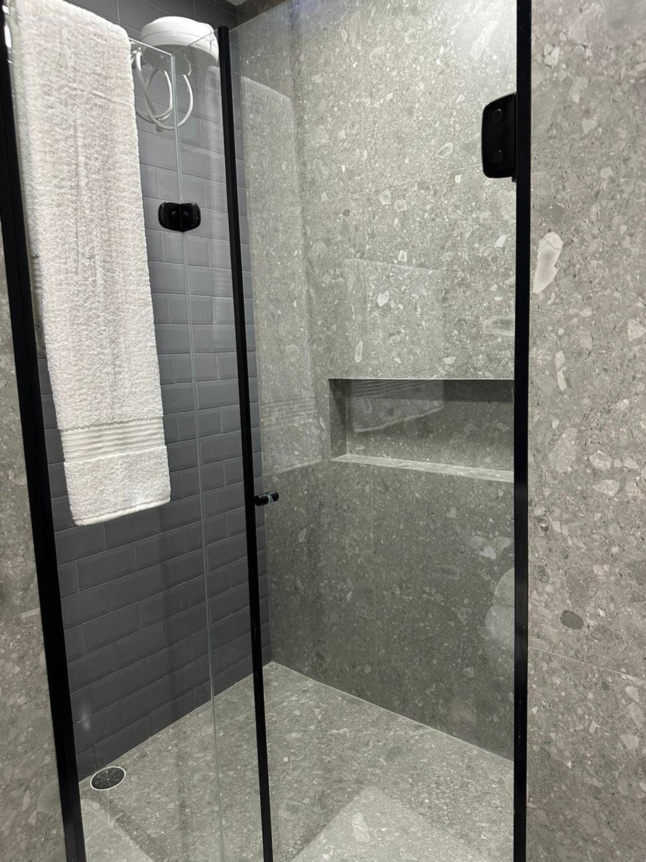 Prédio central com apartamentos reformados