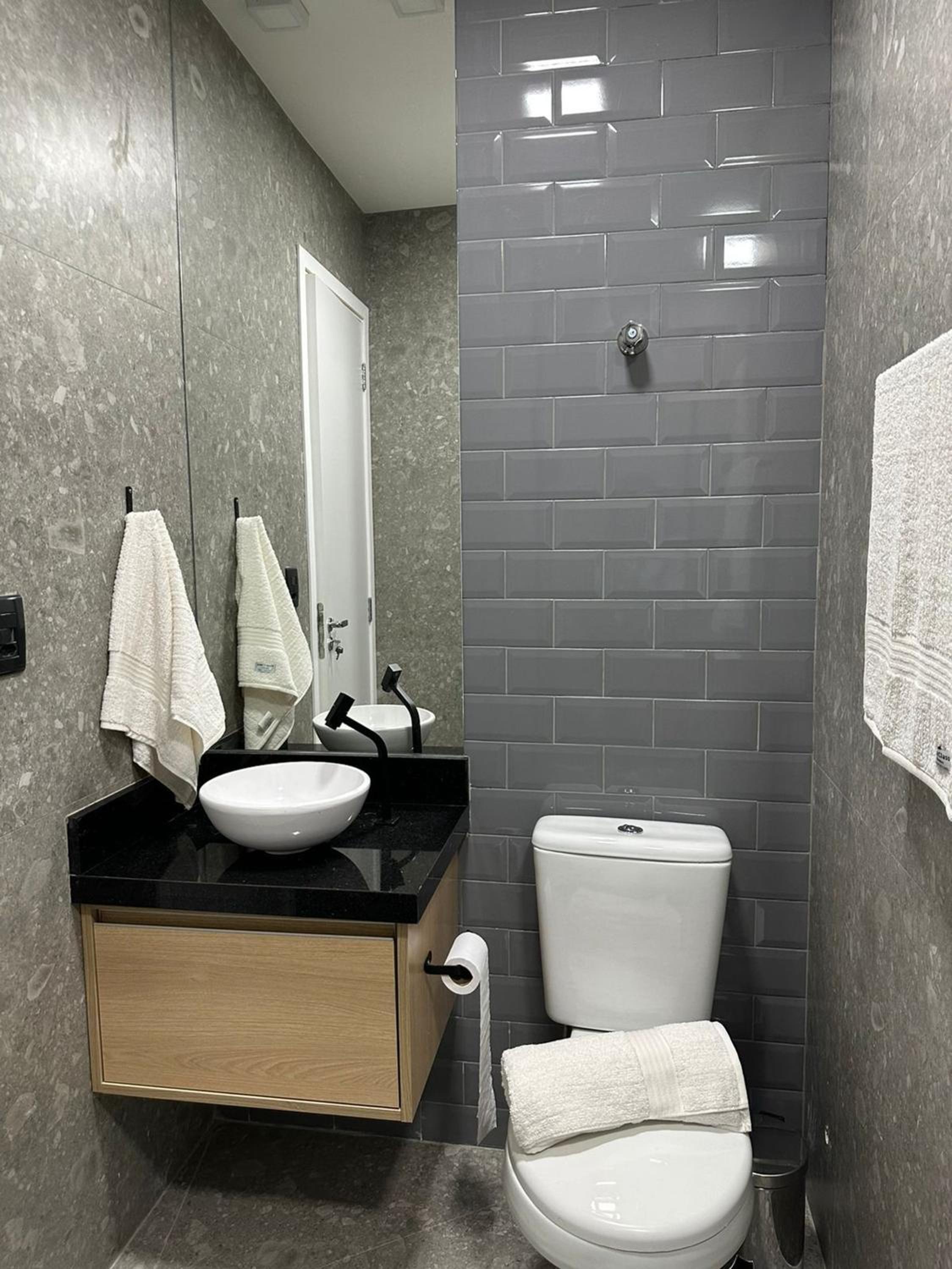 Prédio central com apartamentos reformados