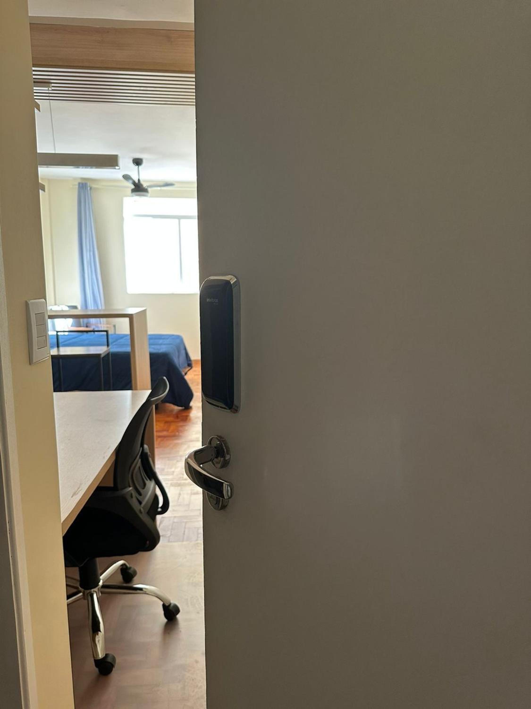 Prédio central com apartamentos reformados