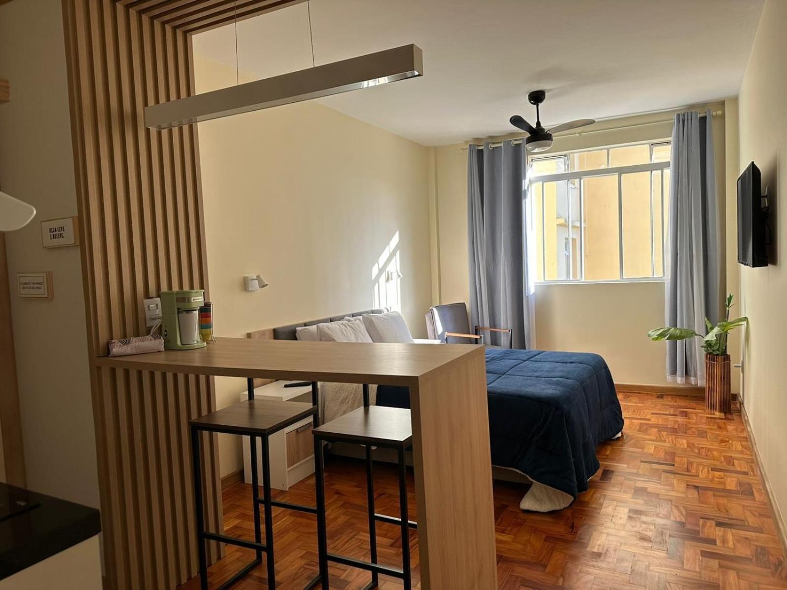 Prédio central com apartamentos reformados