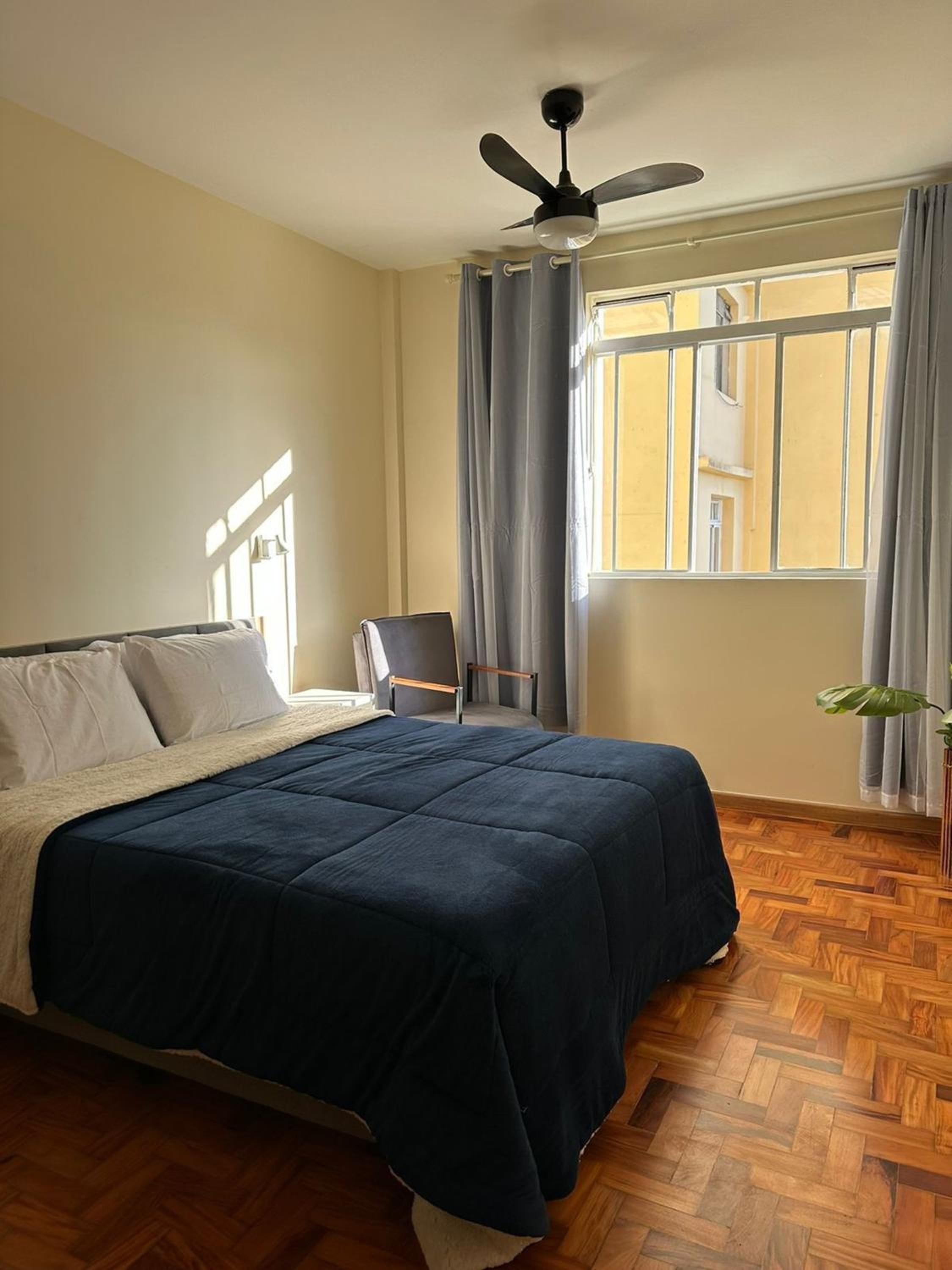 Prédio central com apartamentos reformados