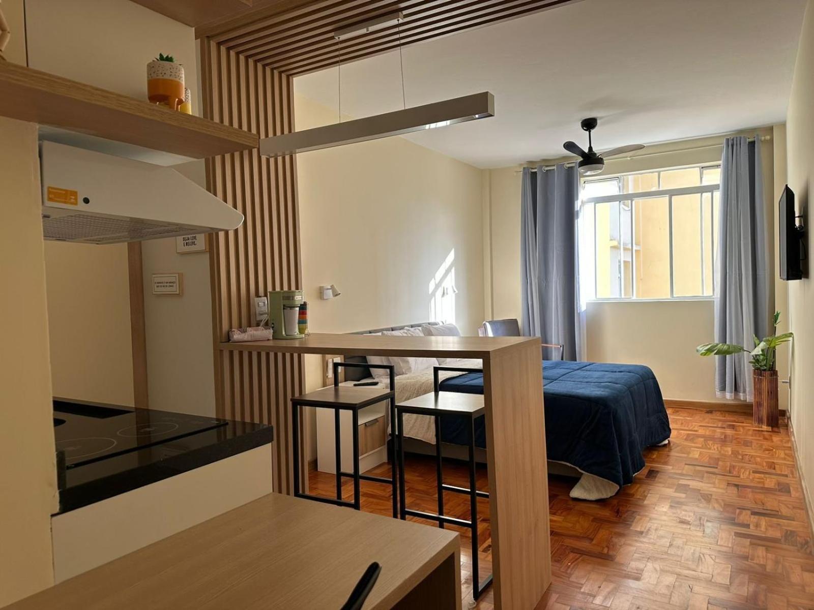 Prédio central com apartamentos reformados
