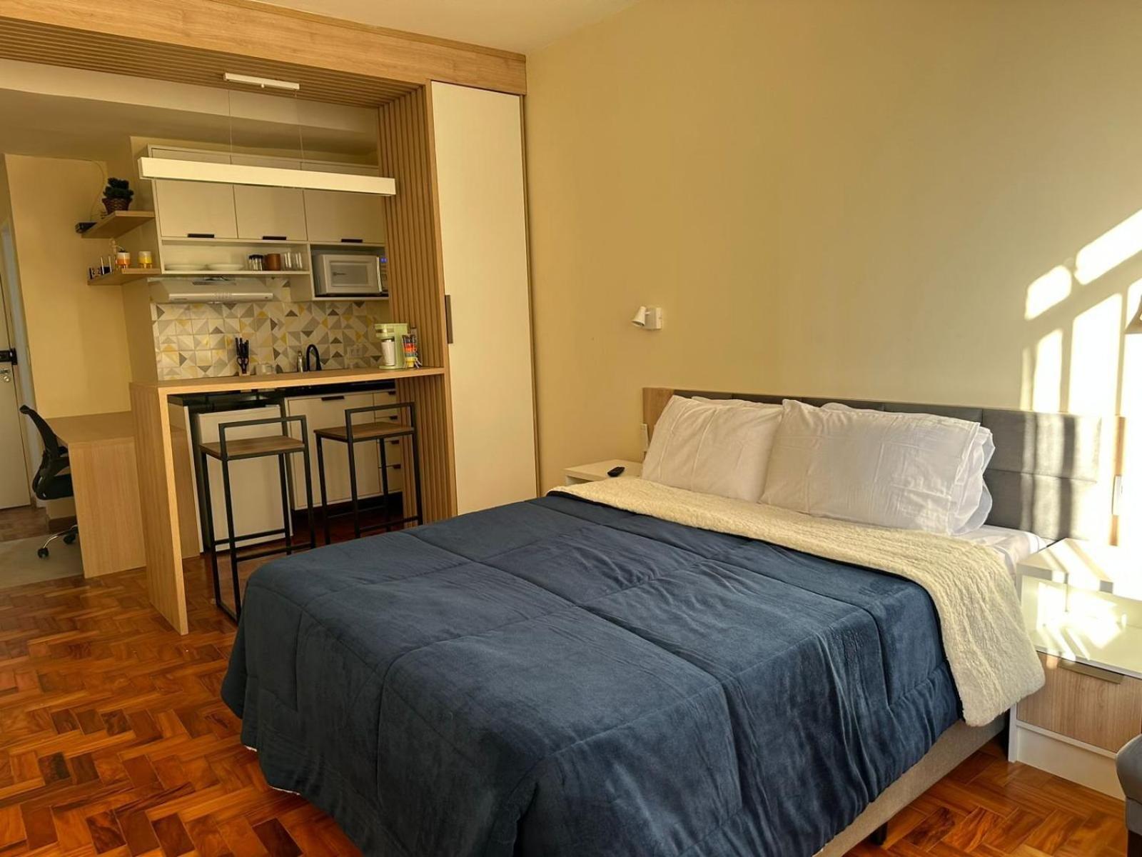 Prédio central com apartamentos reformados
