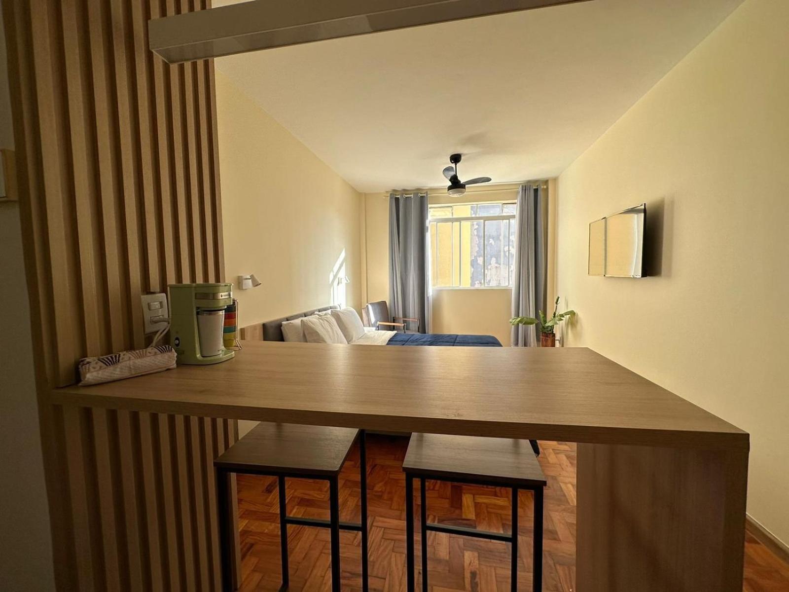Prédio central com apartamentos reformados