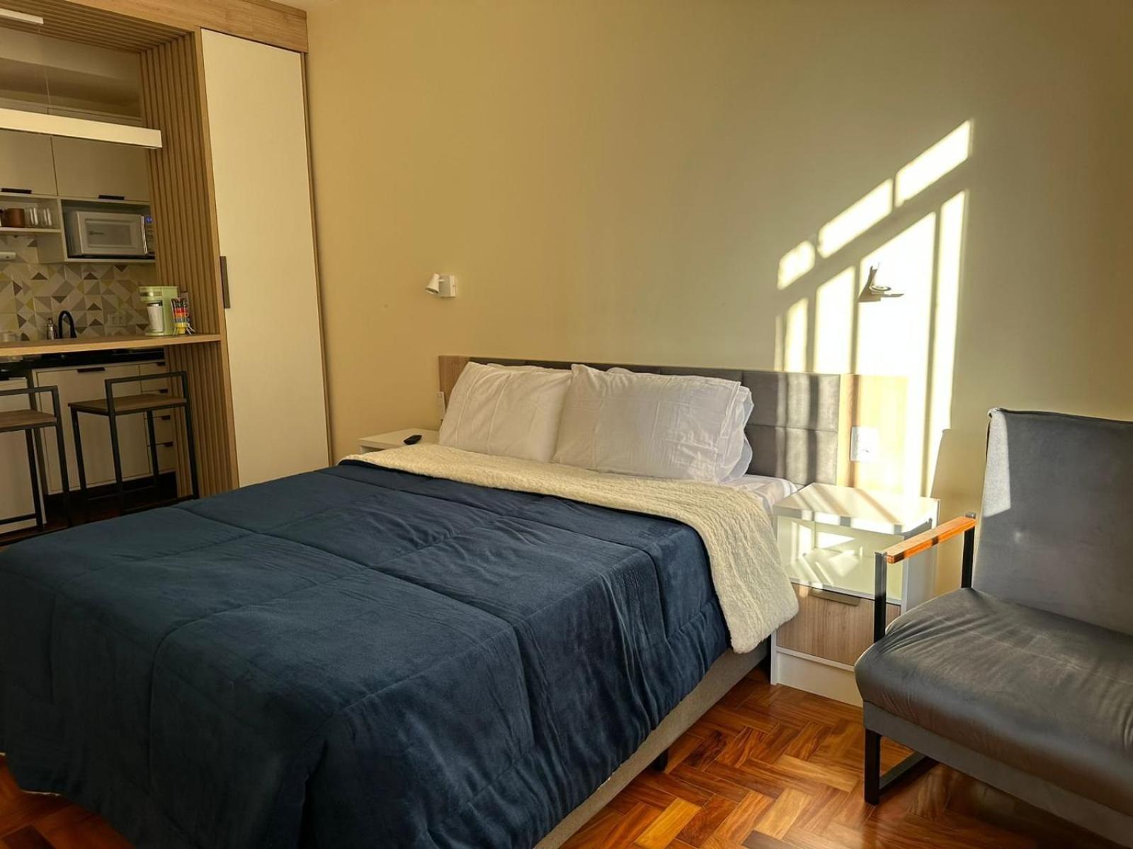 Prédio central com apartamentos reformados