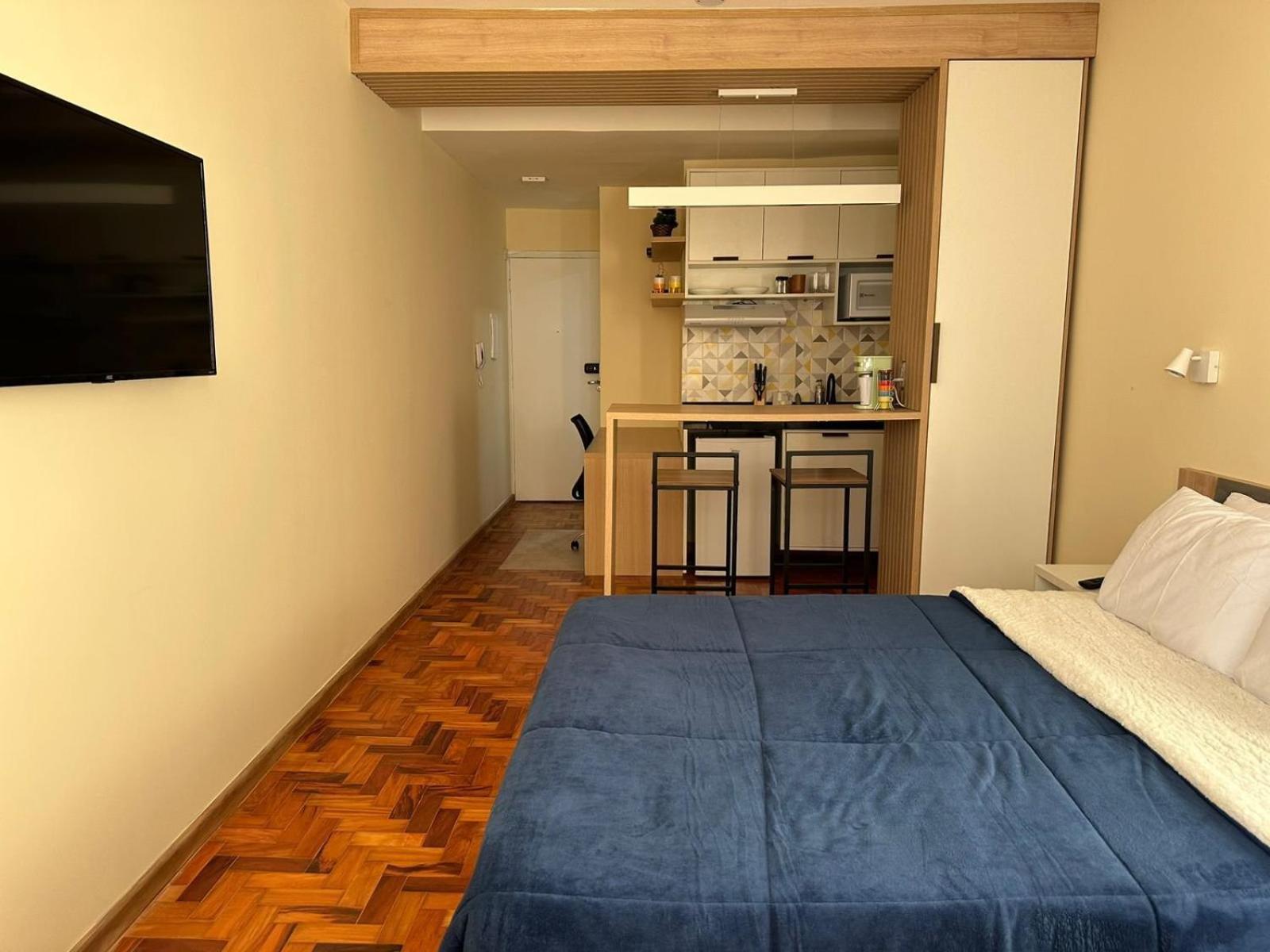 Prédio central com apartamentos reformados
