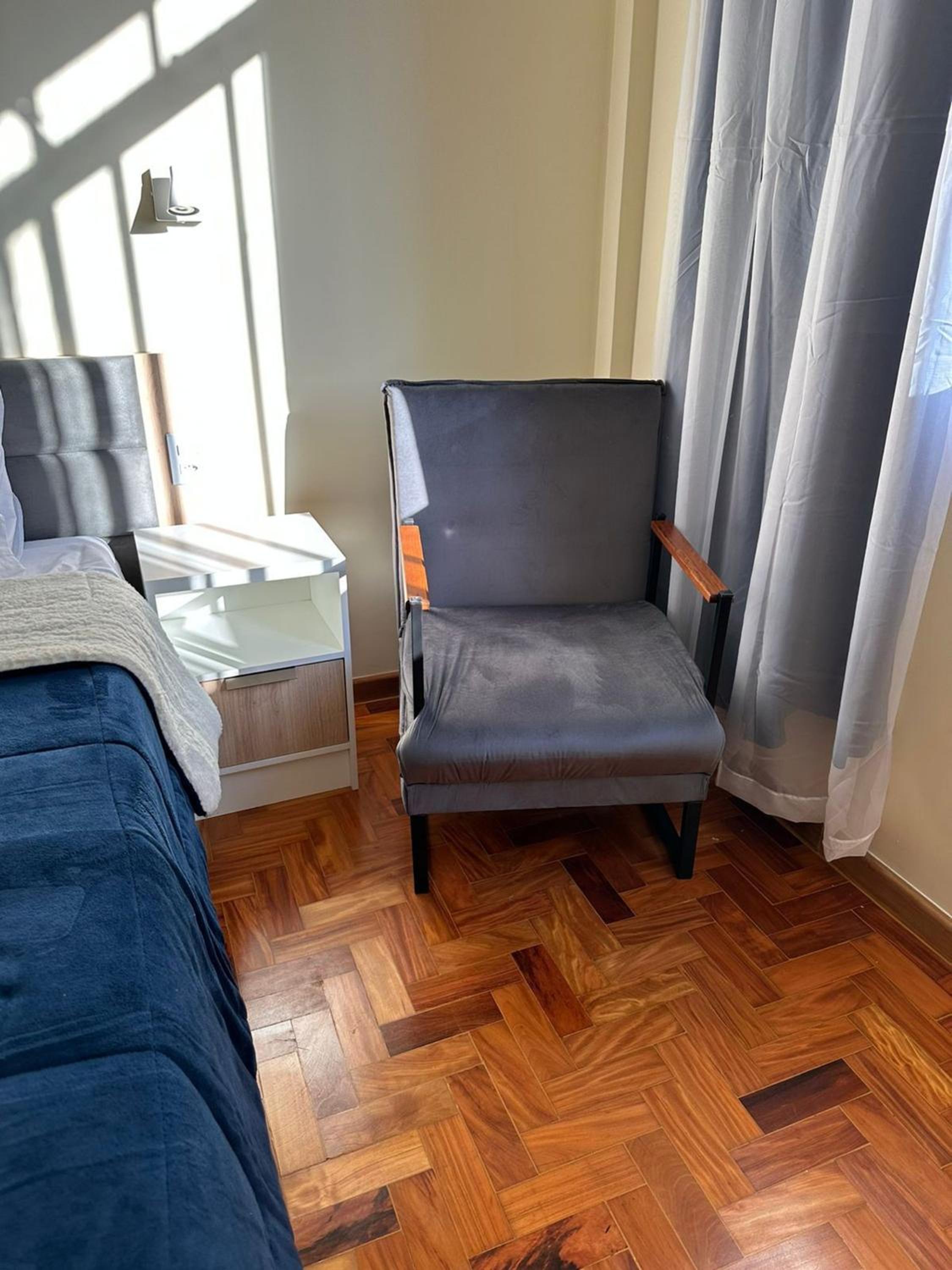 Prédio central com apartamentos reformados
