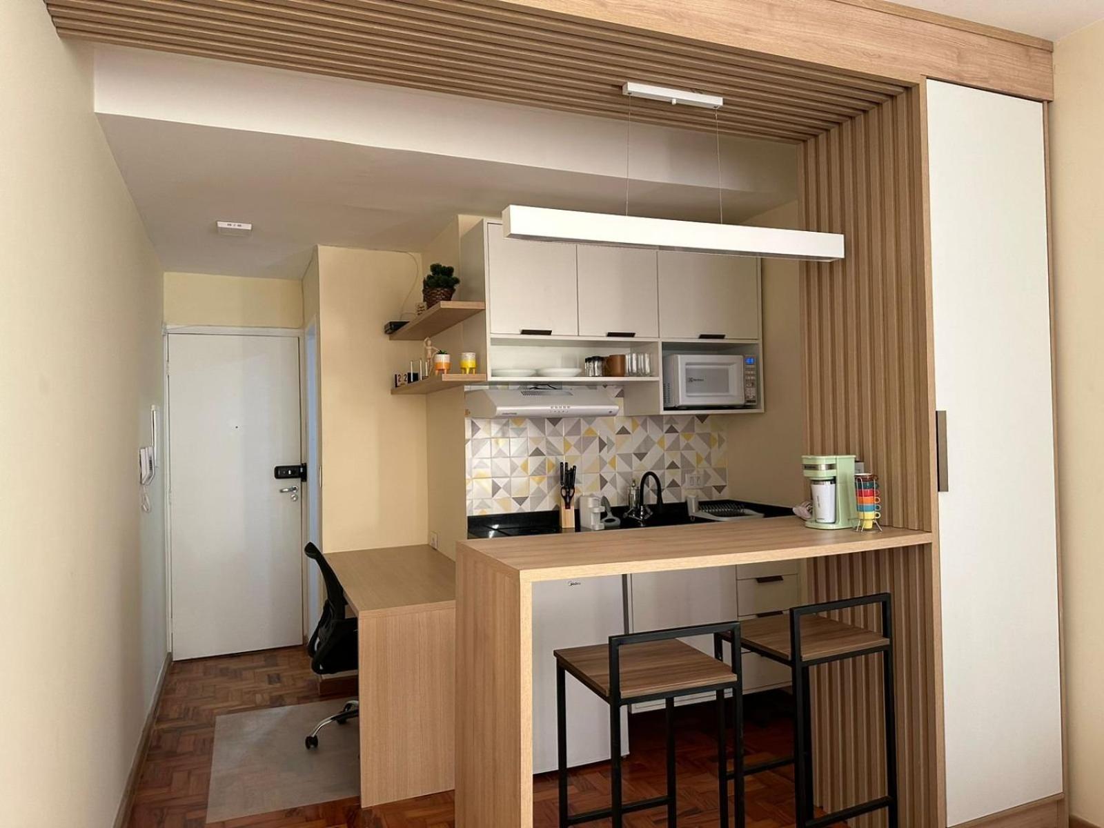 Prédio central com apartamentos reformados