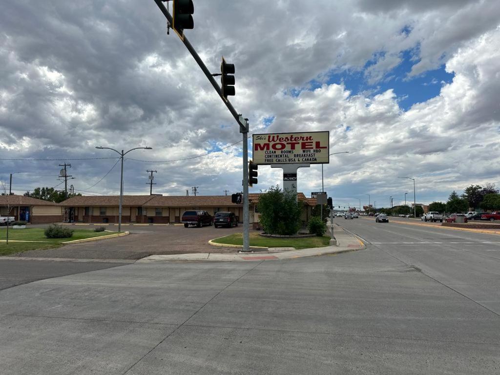 Great Falls Vacations - Ski's Western Motel - Property Image 3