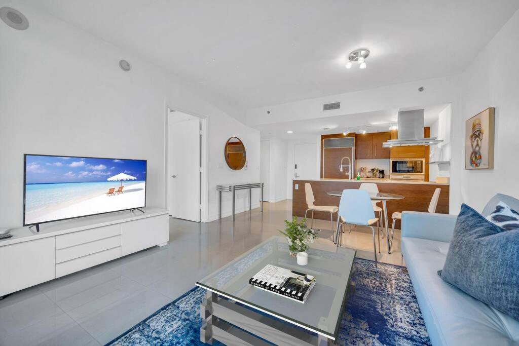 Gorgeous Bay & City view condo in Brickell with Free SPA