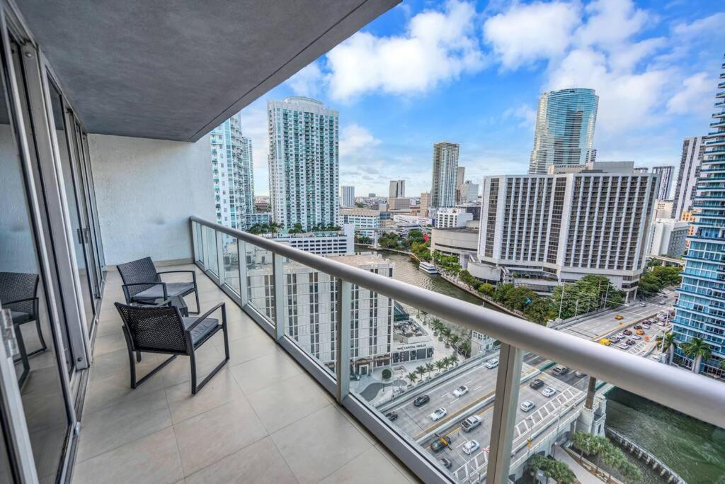 Gorgeous Bay & City view condo in Brickell with Free SPA