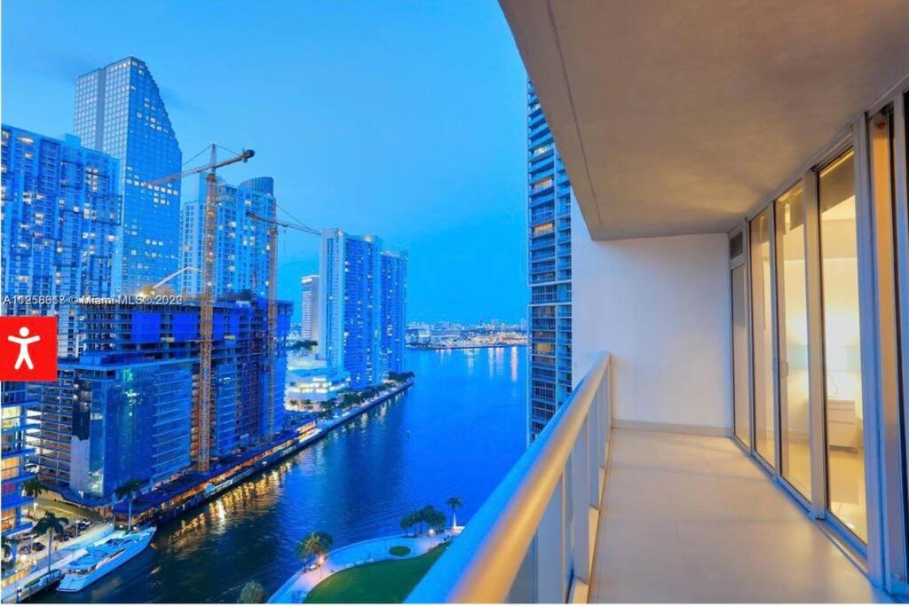 Gorgeous Bay & City view condo in Brickell with Free SPA