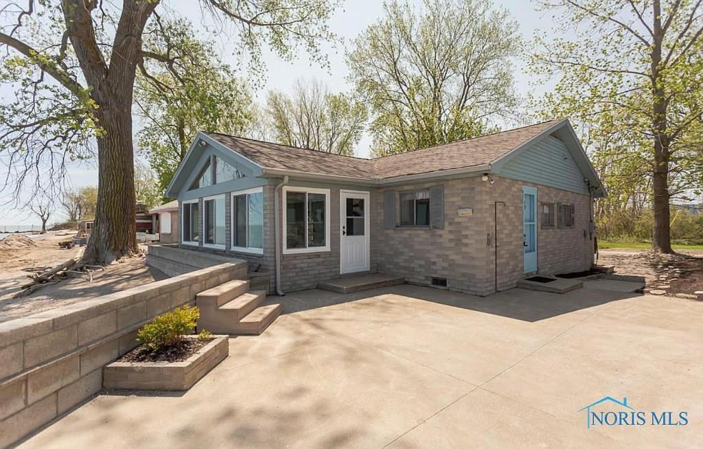 Lake Erie beachfront cottage enjoy a private sandy Beach to fish swim or relax view 3