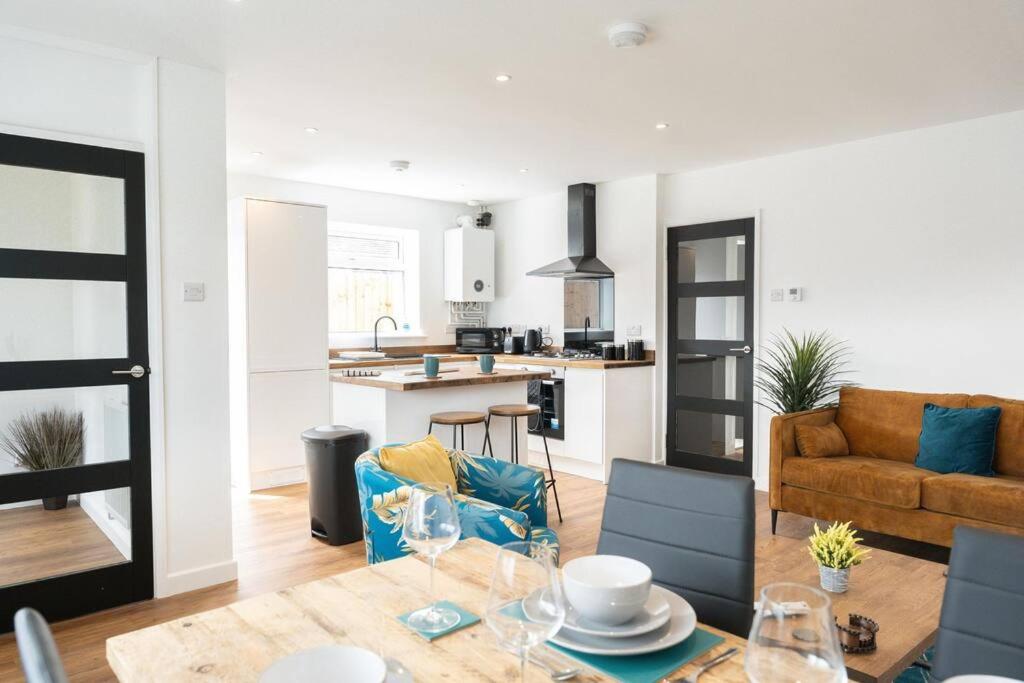 Modern 2 bedroom Bungalow near Bath