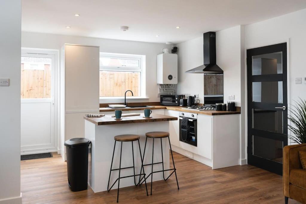 Modern 2 bedroom Bungalow near Bath