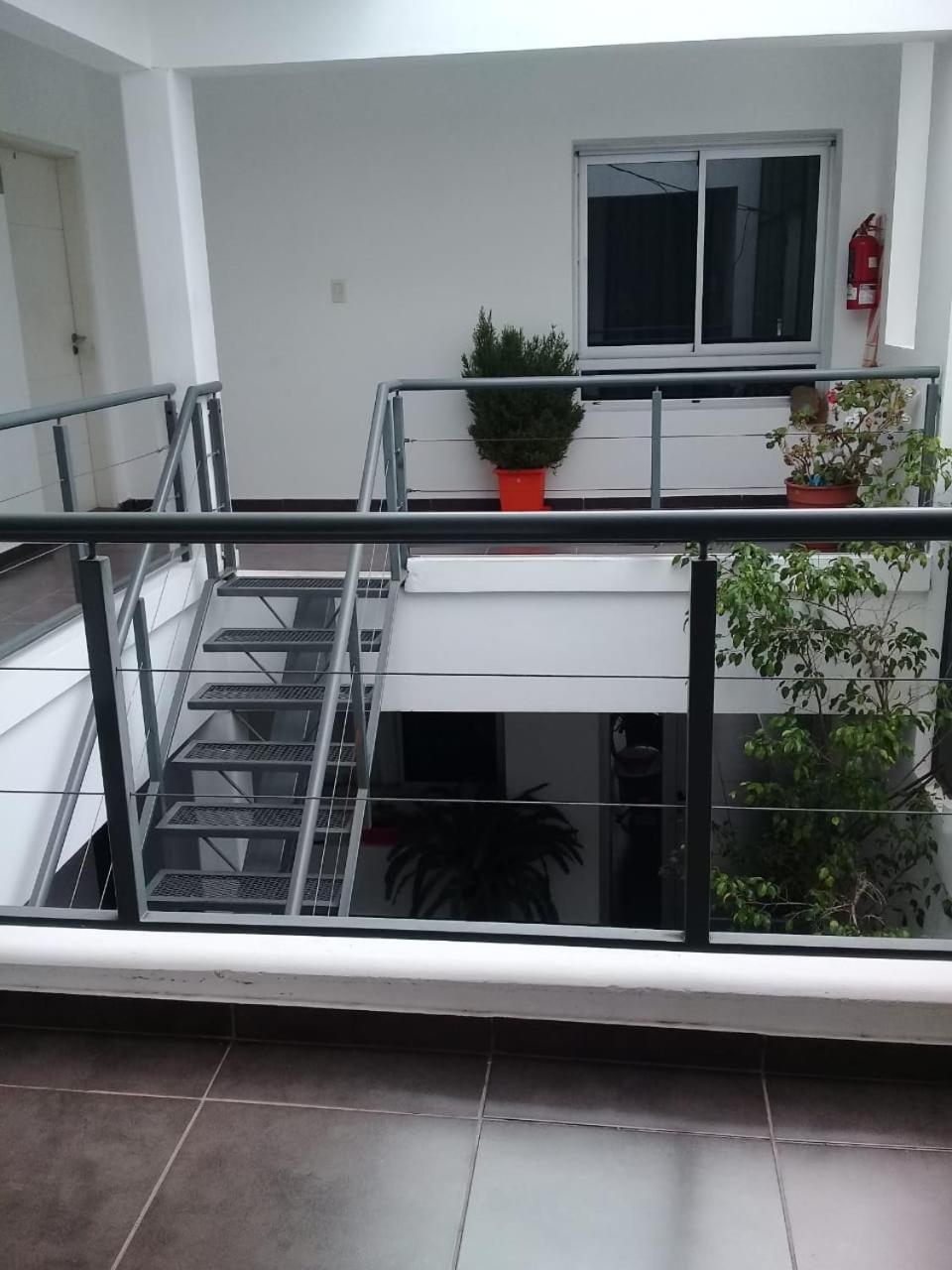 Departamento centrico monoambiente 1er piso nuevo sencillo Av Belgrano D5