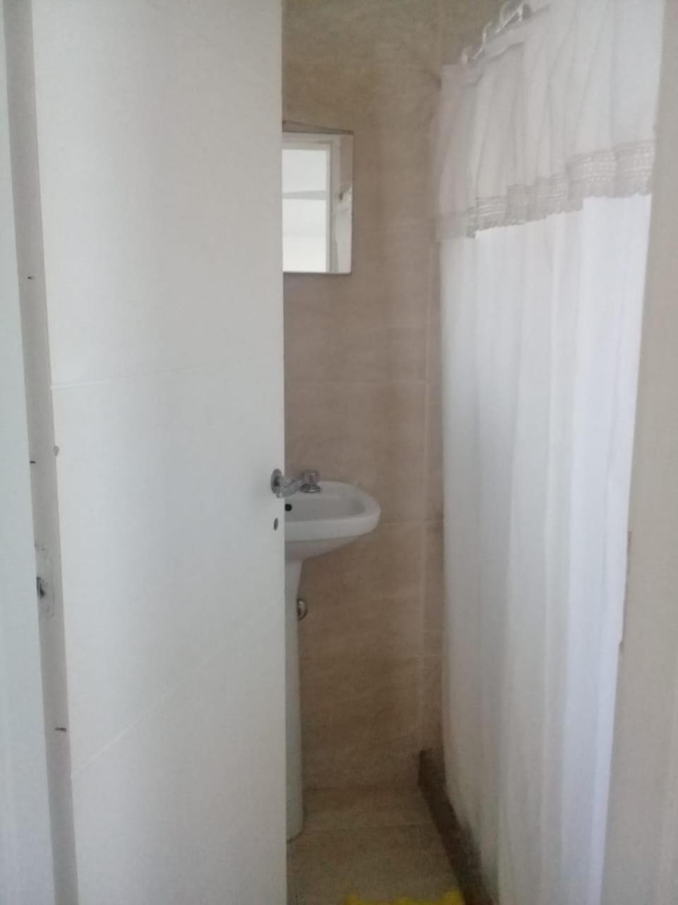 Departamento centrico monoambiente 1er piso nuevo sencillo Av Belgrano D5