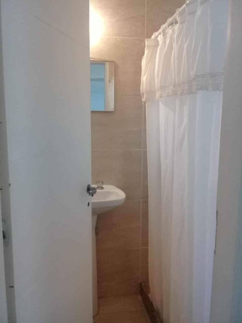 Departamento centrico monoambiente 1er piso nuevo sencillo Av Belgrano D5