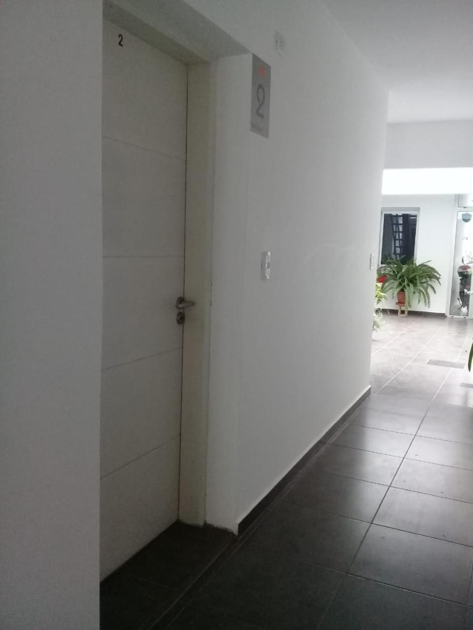 Departamento centrico monoambiente 1er piso nuevo sencillo Av Belgrano D5