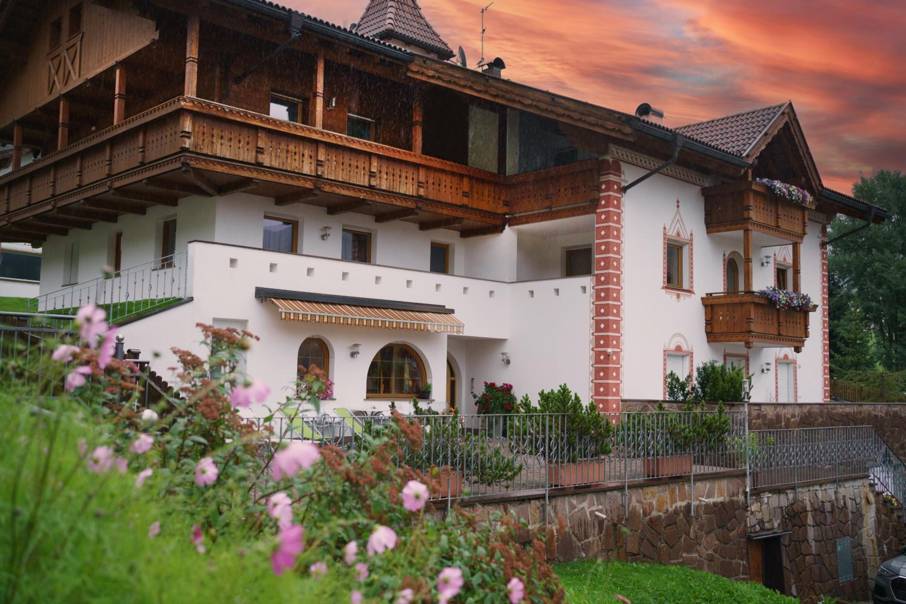 Garni Hotel Belalp view 2