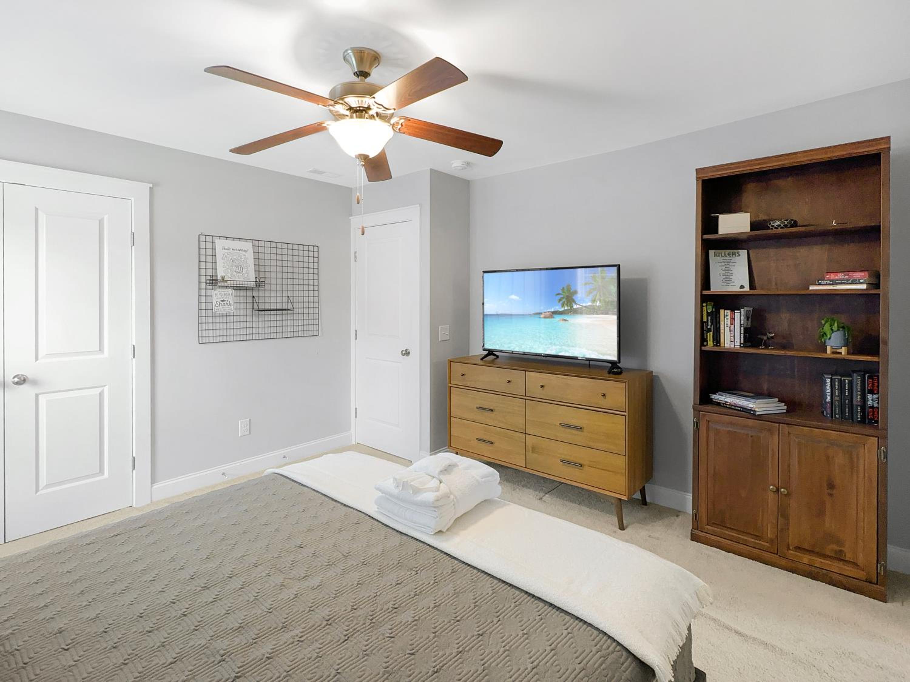 Park Circle Home 7 miles DT, 15 miles to Beach view 4