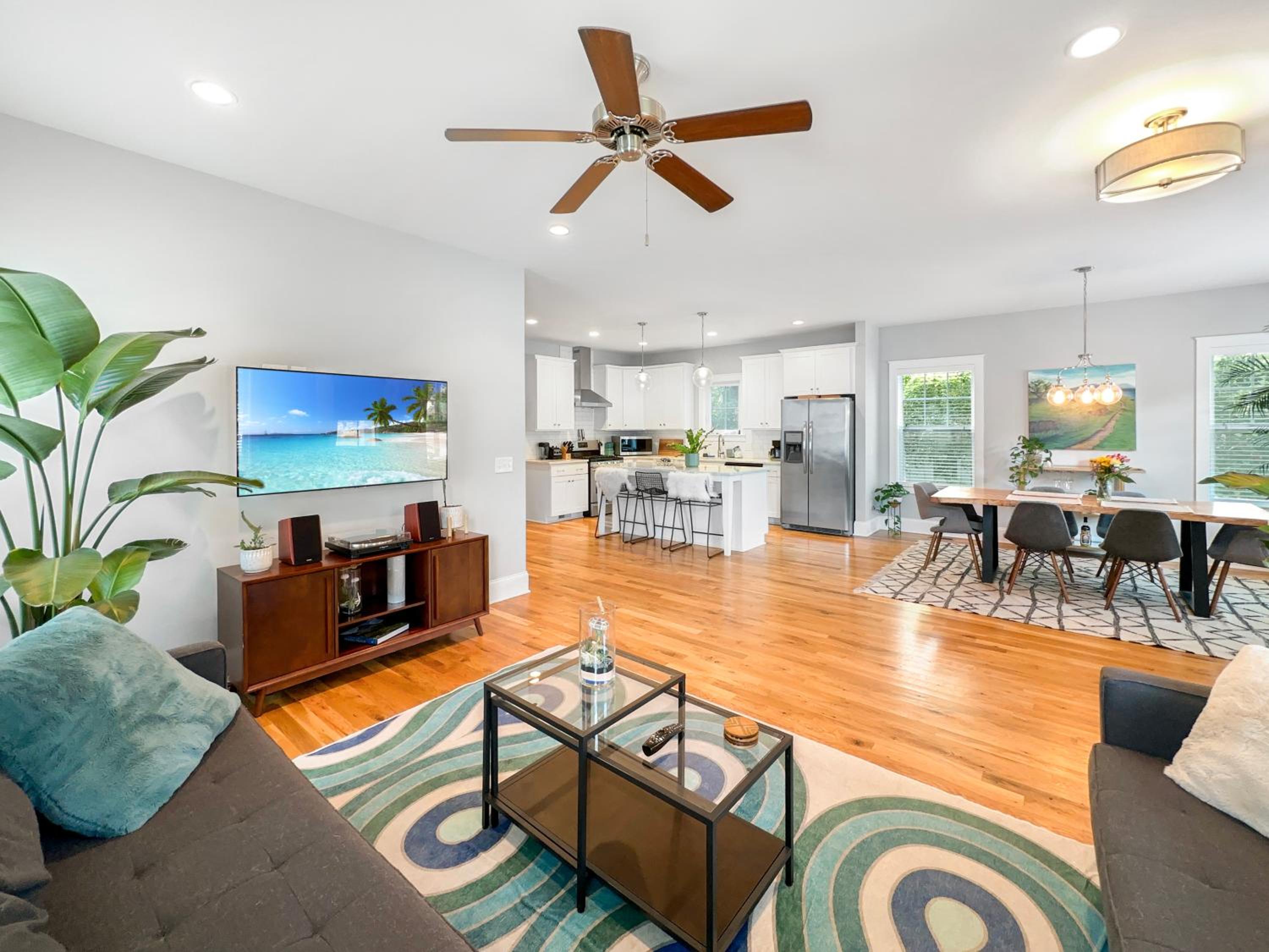 Park Circle Home 7 miles DT, 15 miles to Beach view 5