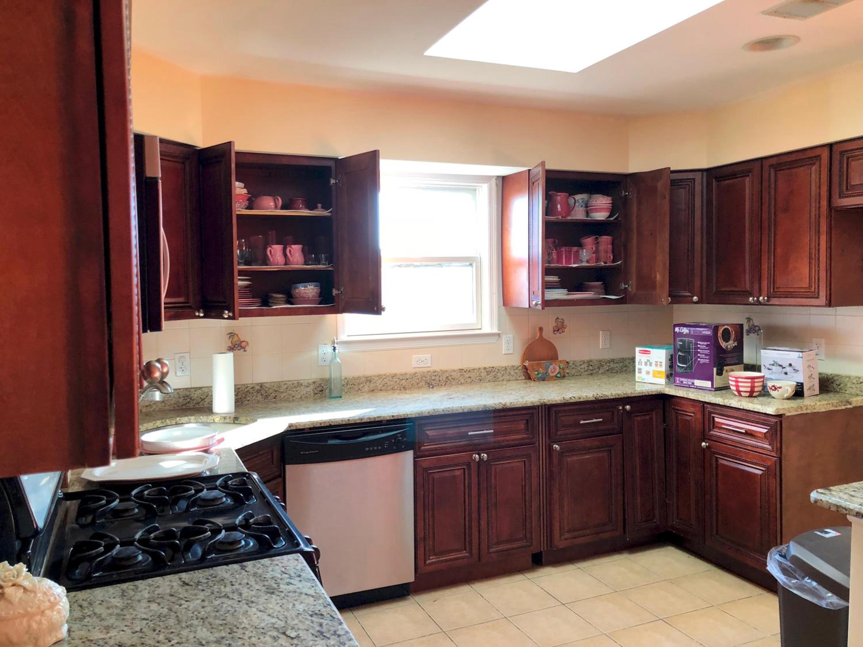 Business & Family Friendly Balcony Jacuzzi Free Park