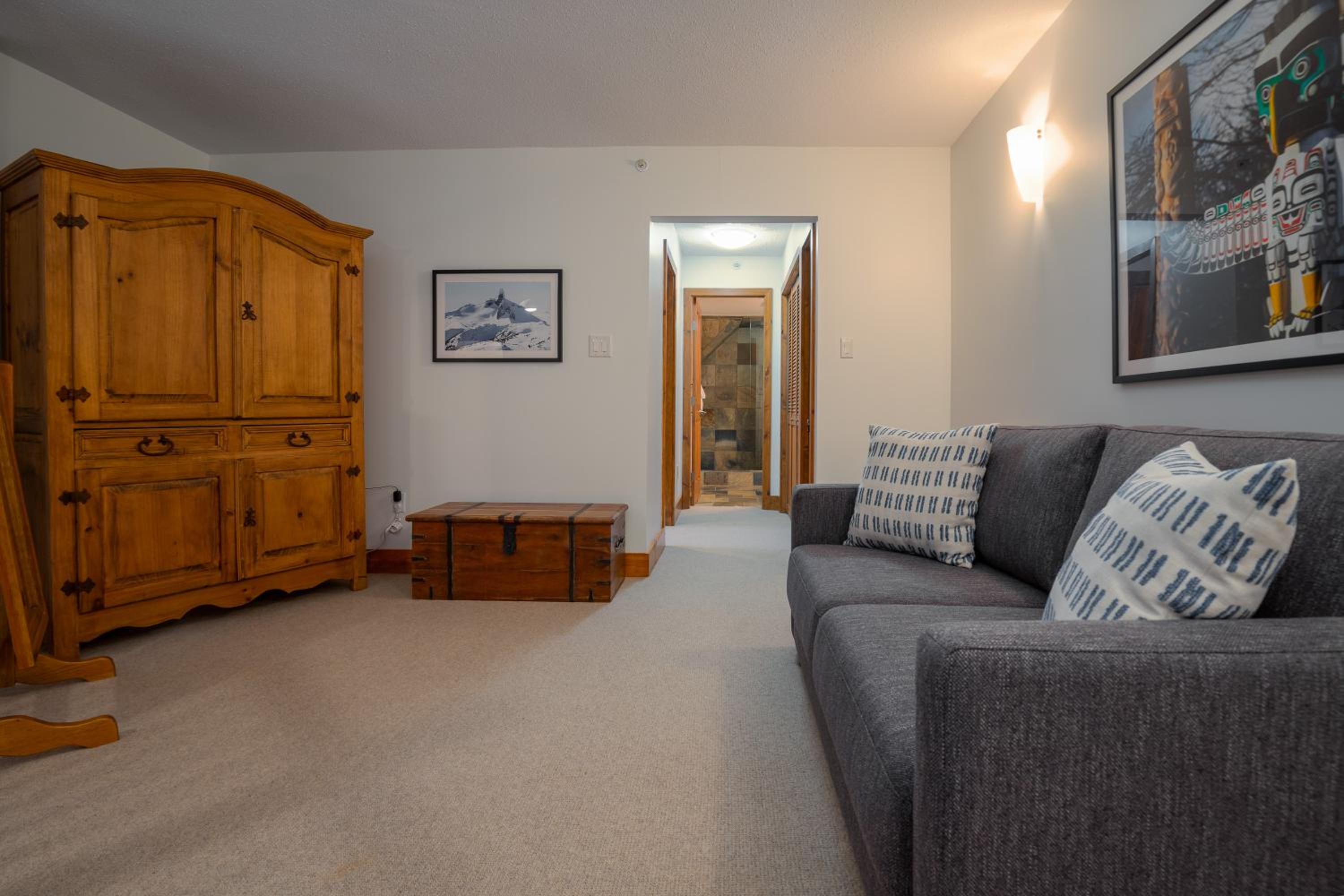 3BR in Snowberry, King Bed, Wood Burning Fireplace, Large Kitchen, Near Gondola