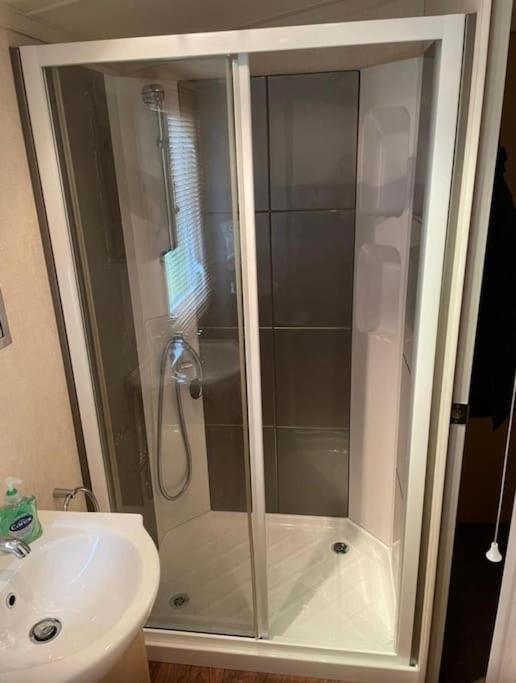 8 berth pet friendly caravan Lyons Robin Hood view 4
