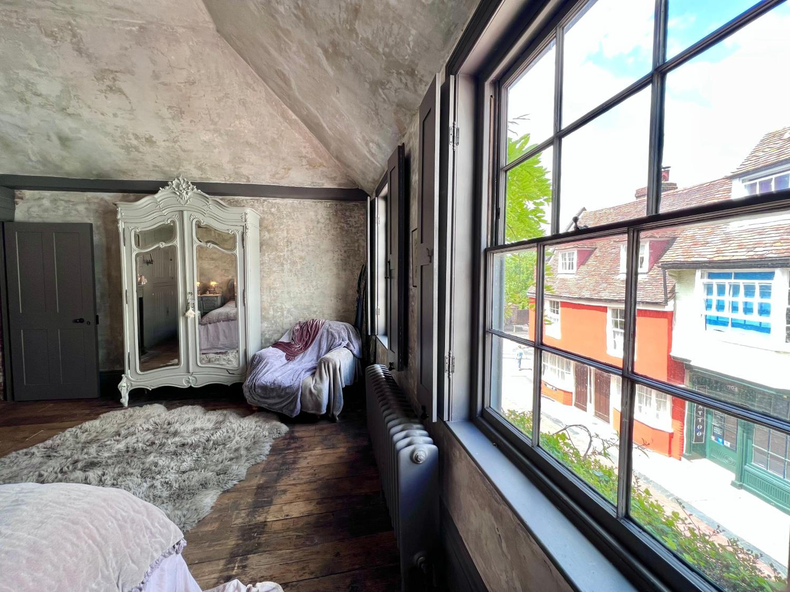 Seasoned Grandeur Home view 3