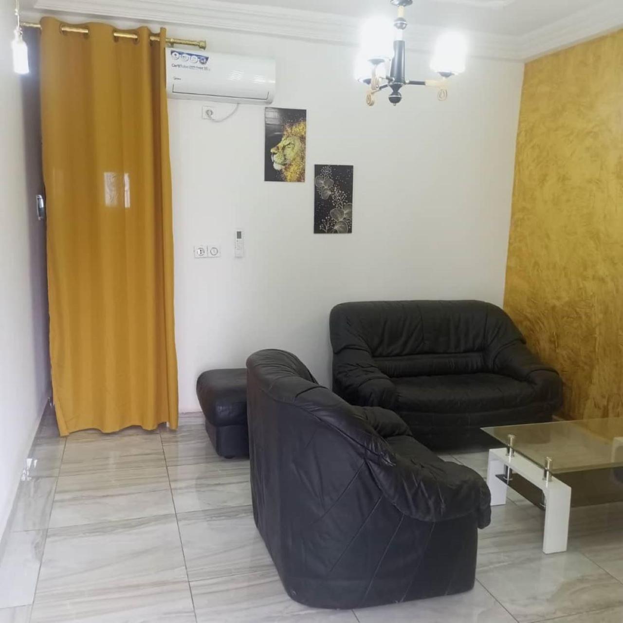RÉSIDENCE 2K Studio Meublé-Chapelle Symbock-Gardien-WIFI-Location Véhicule
