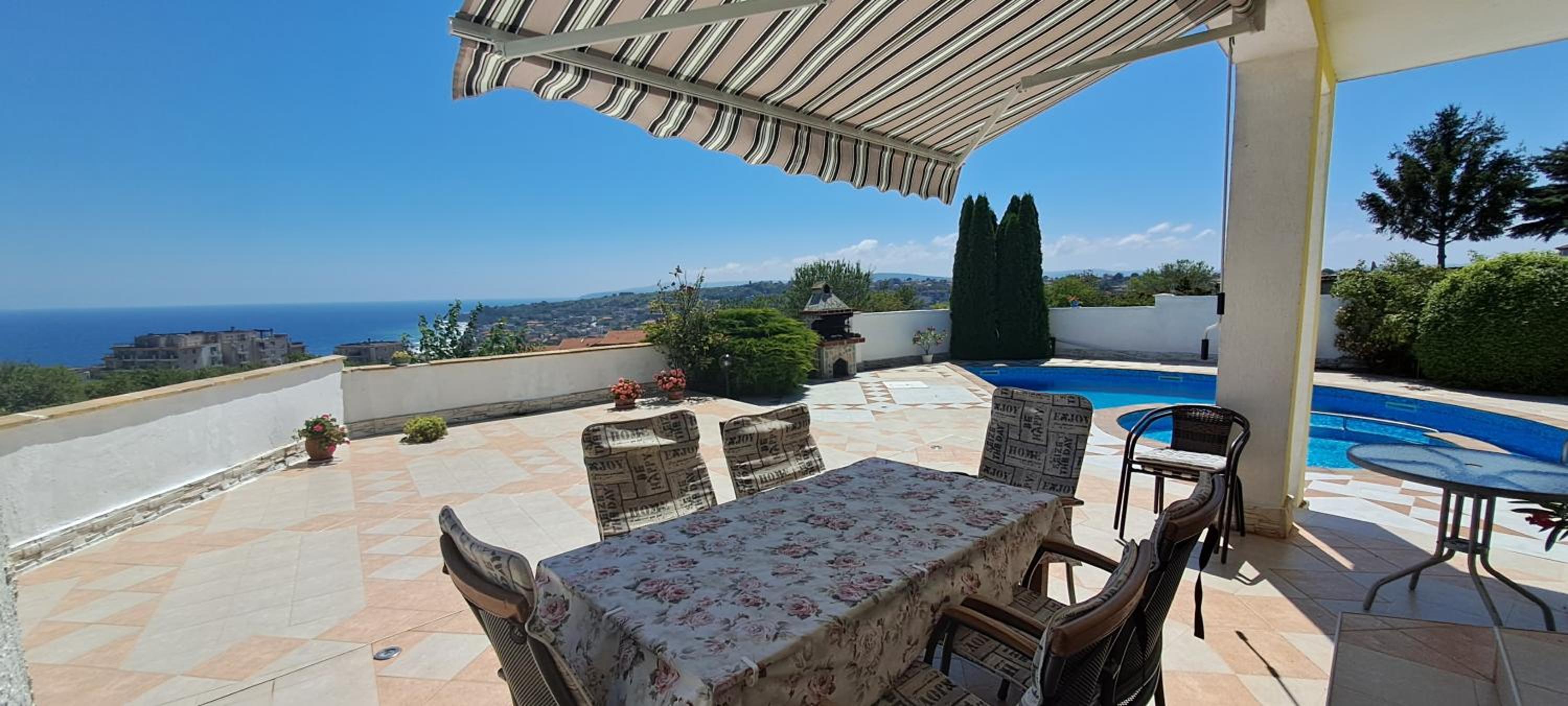 Villa Byala Grape House