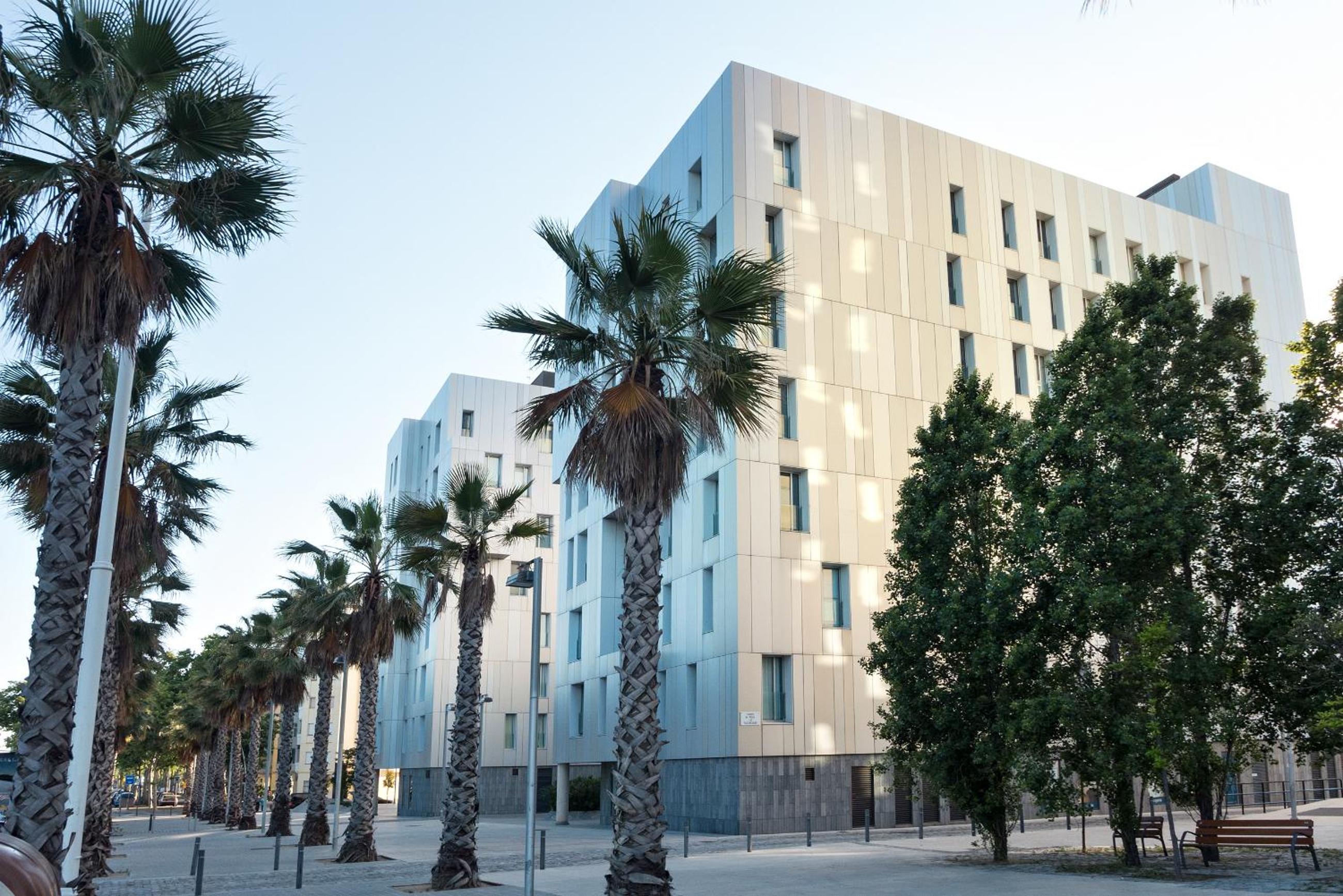Lugaris Beach Apartments