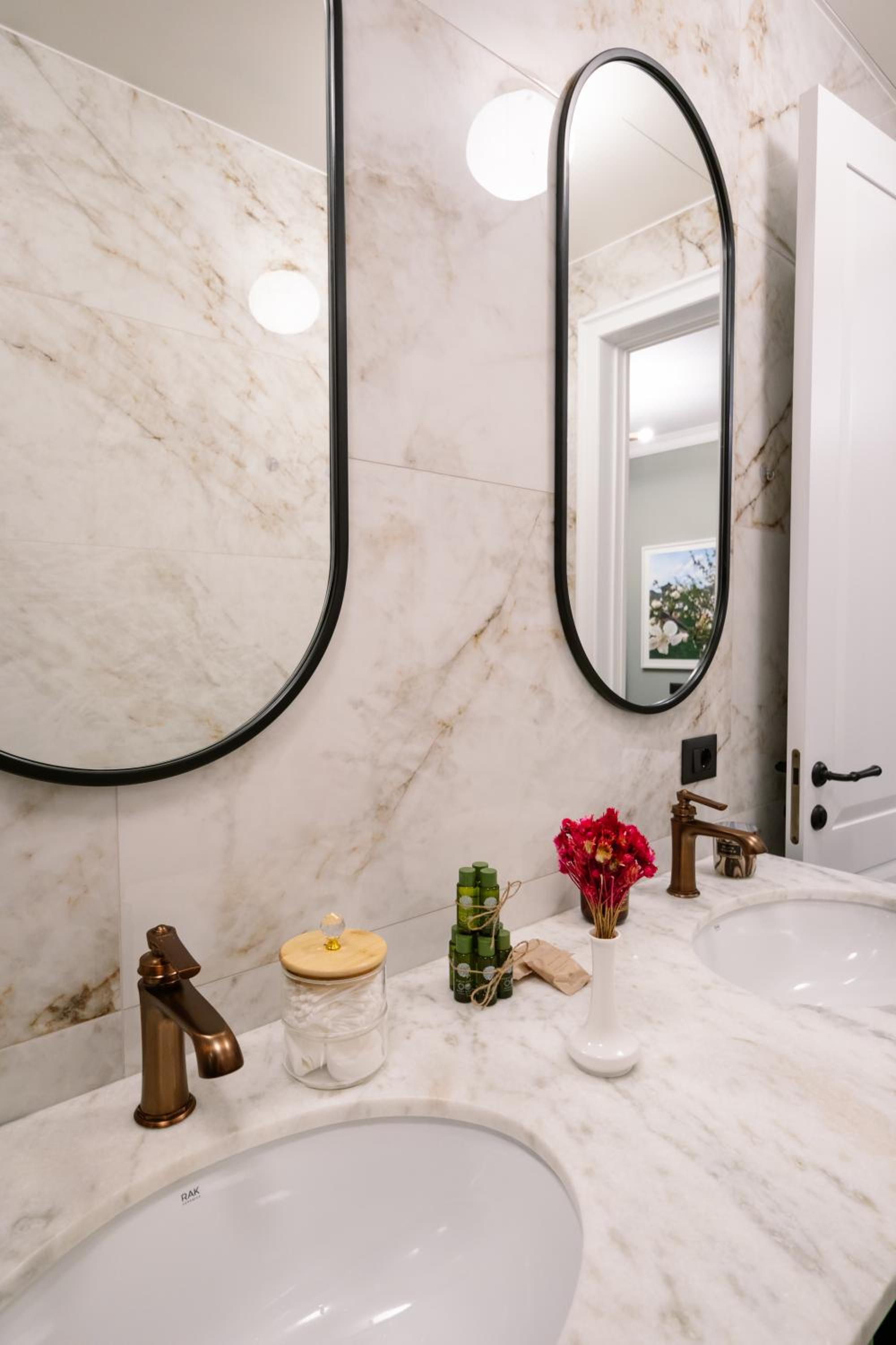 hotelise I Azure Apartment