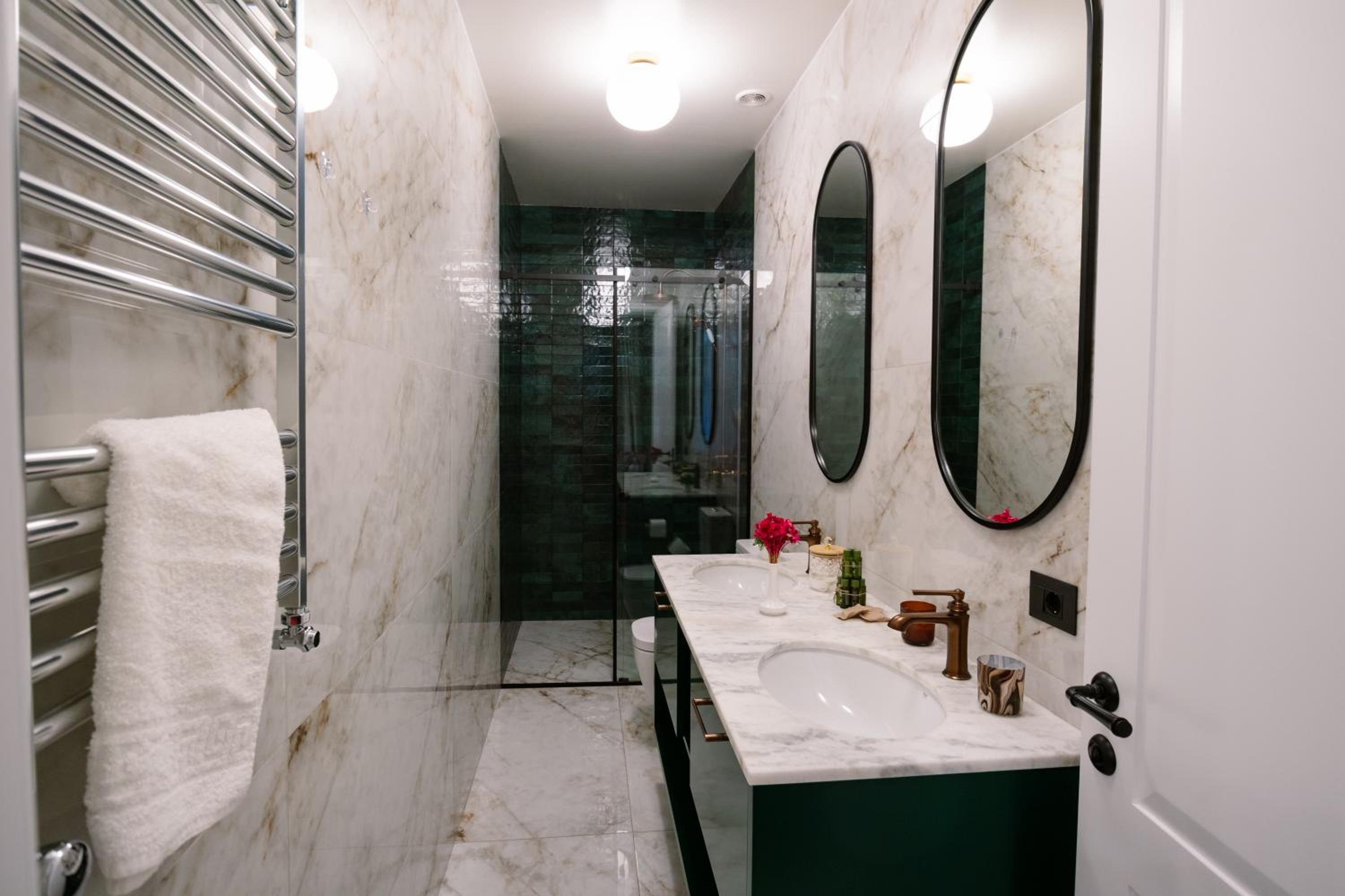hotelise I Azure Apartment