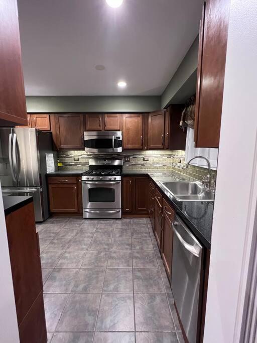 Chicago Vacations - Great Chicago Condo Location! - Property Image 11