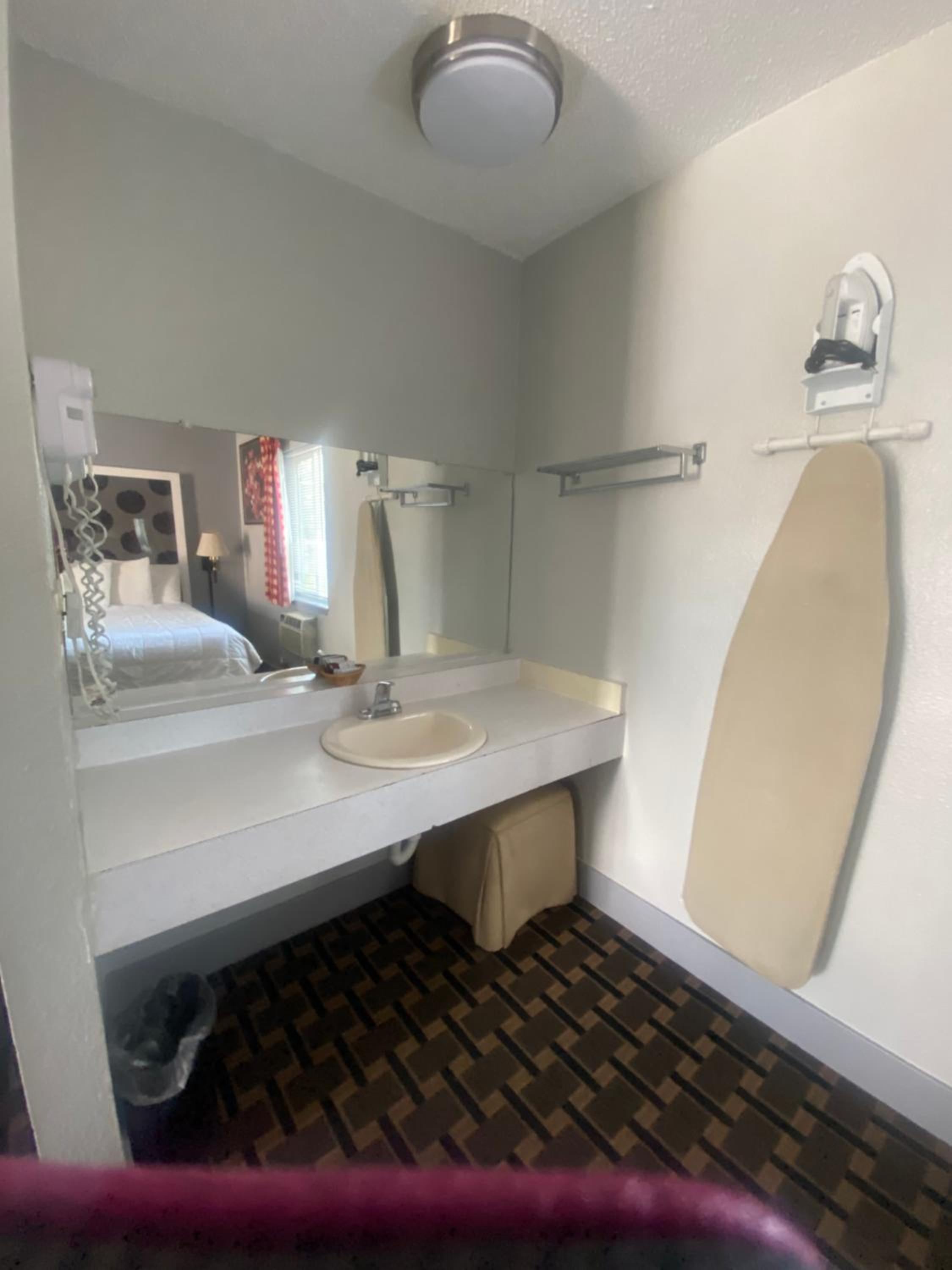 Lake Tahoe Vacations - Budget INN At The Heavenly Gondola - Property Image 8