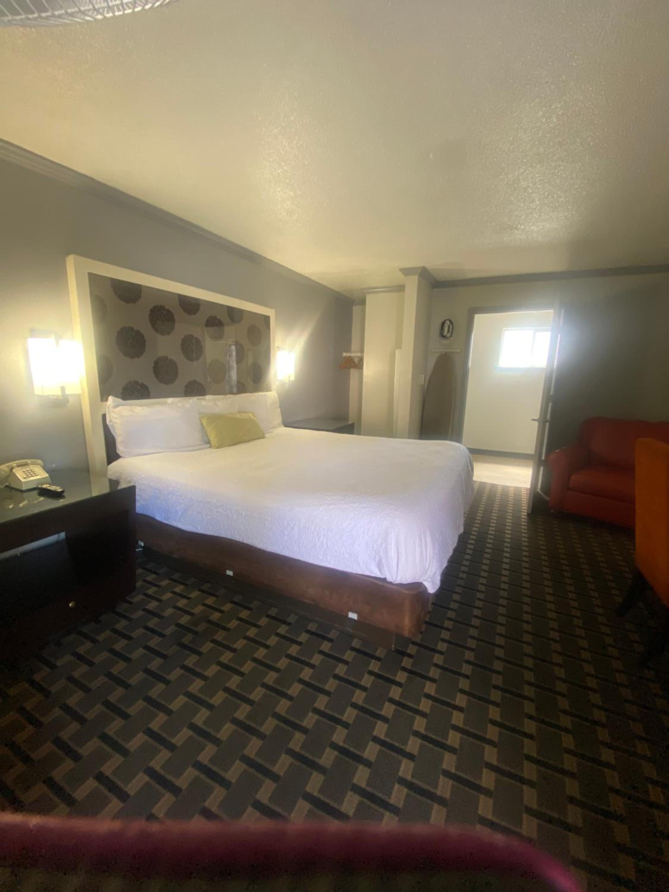 Lake Tahoe Vacations - Budget INN At The Heavenly Gondola - Property Image 1