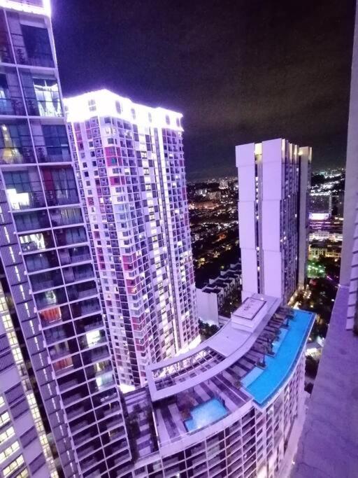 i-Duplex Condo - LED Garden, Fun Fair, Wax Museum, Waterpark, Mall & More! photo 1