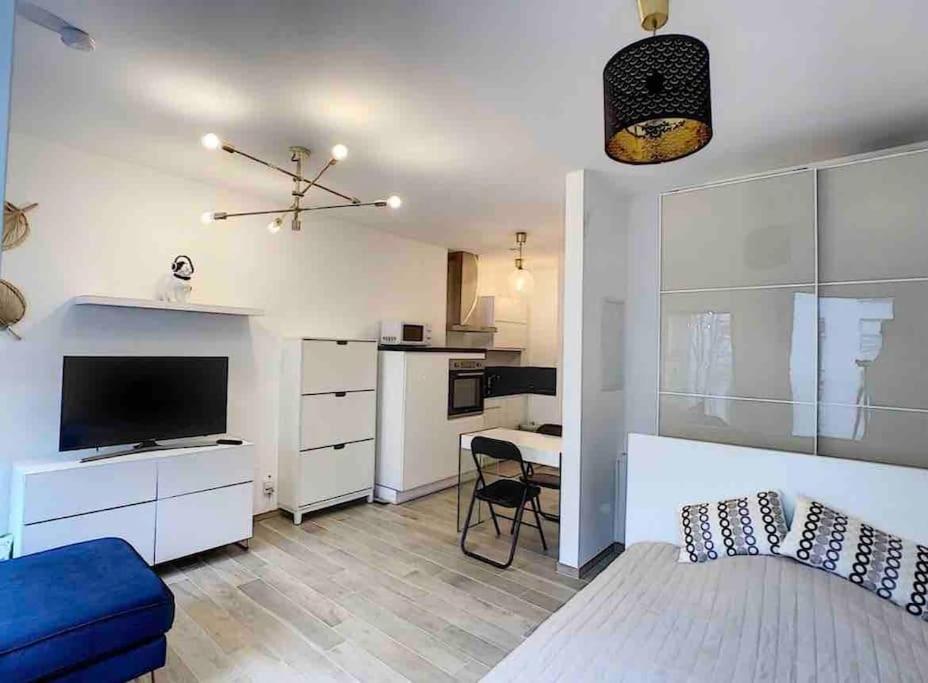 Brand New Studio in City Center - Glesner view 2