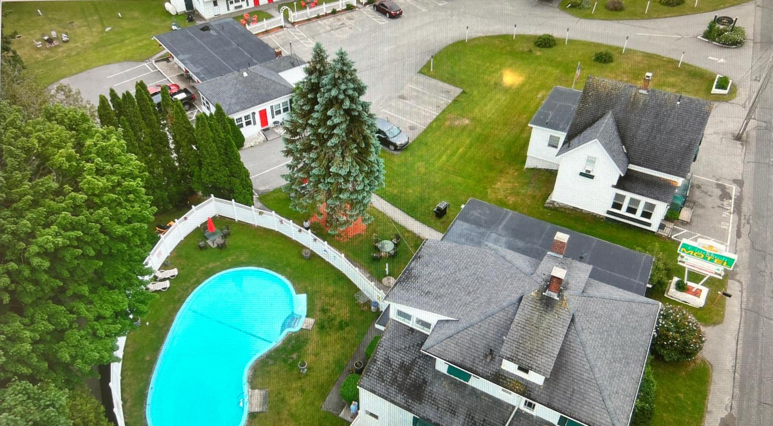 Claddagh Motel & Suites