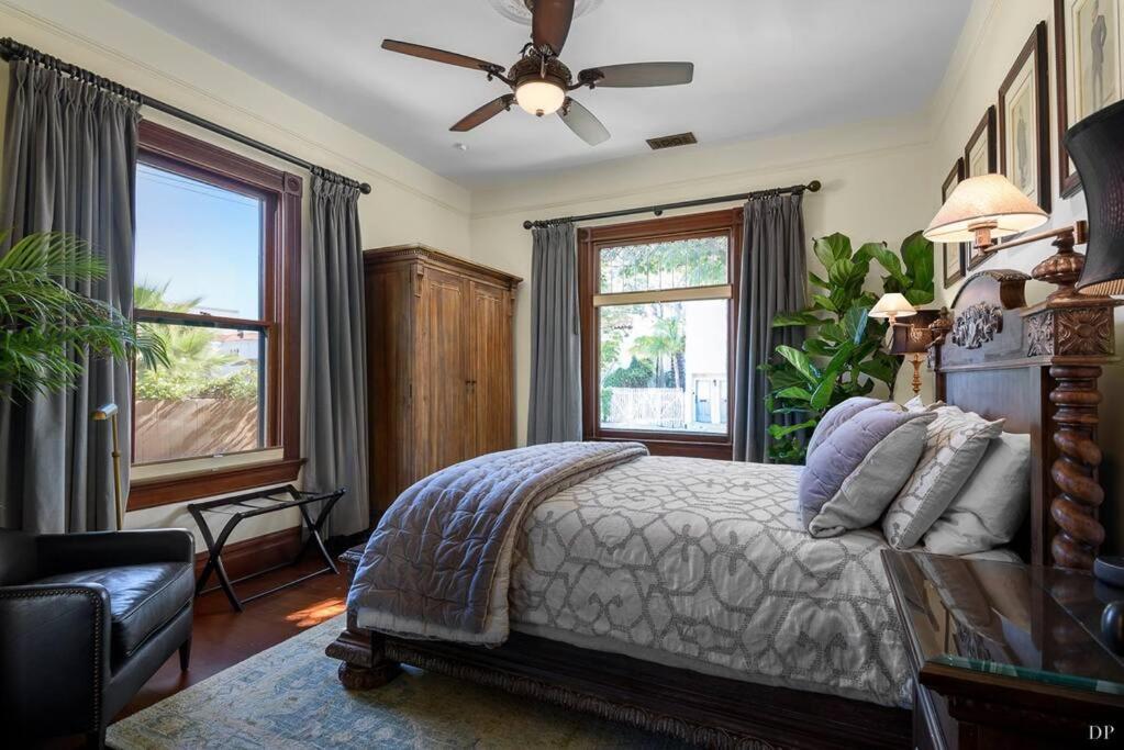 Upscale Downtown Home Walk to Beach shops Bars 2 view 2